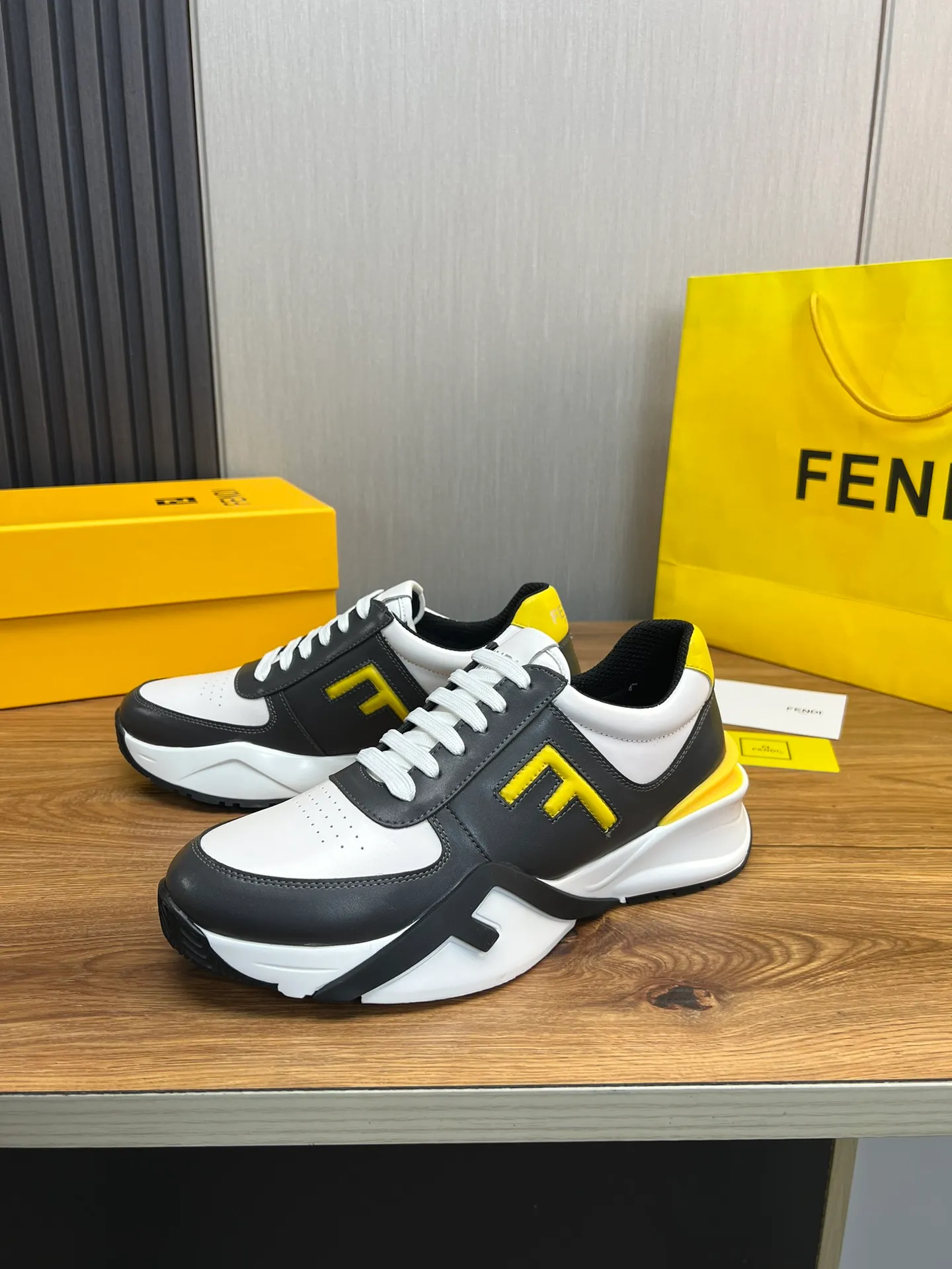 Men's shoes 💰520💰 Fendi [Fendi] hot style is on the market 🔥Fashionable casual men's shoes 🔱 Made of original cowhide + breathable mesh lining + sheepskin feet, perfect shape, top quality, you deserve it 🔜Original outsole, ultra-light, non-slip and wear-resistant 👣 Standard size 38-44 (customized in 45)